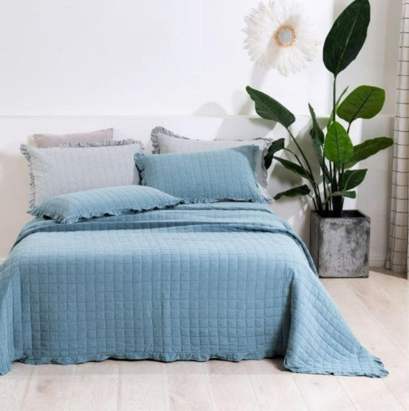 Dreamaker Premium Quilted Sandwash Coverlet