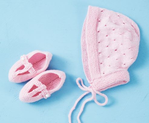 A513 Eyelet Stitch Bonnet And Garter Stitch Booties