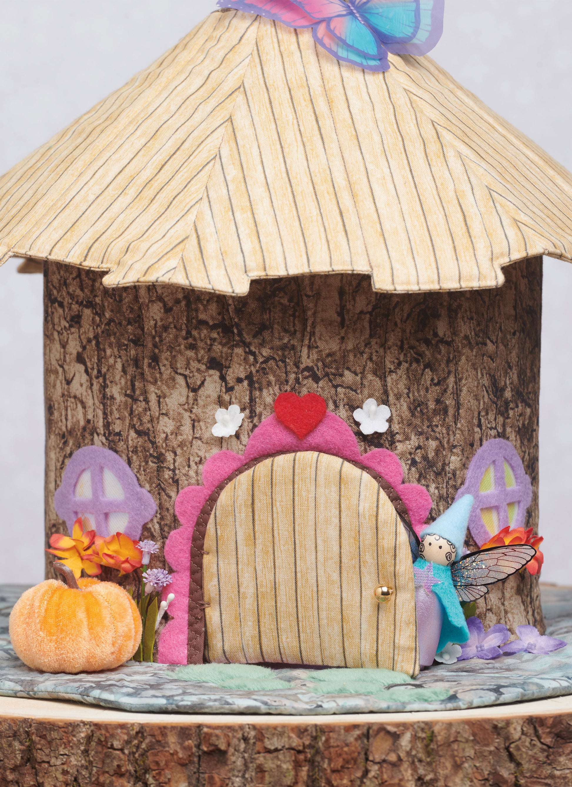 Simplicity Pattern 9839 Fabric Critter Houses and Peg Doll Accessories