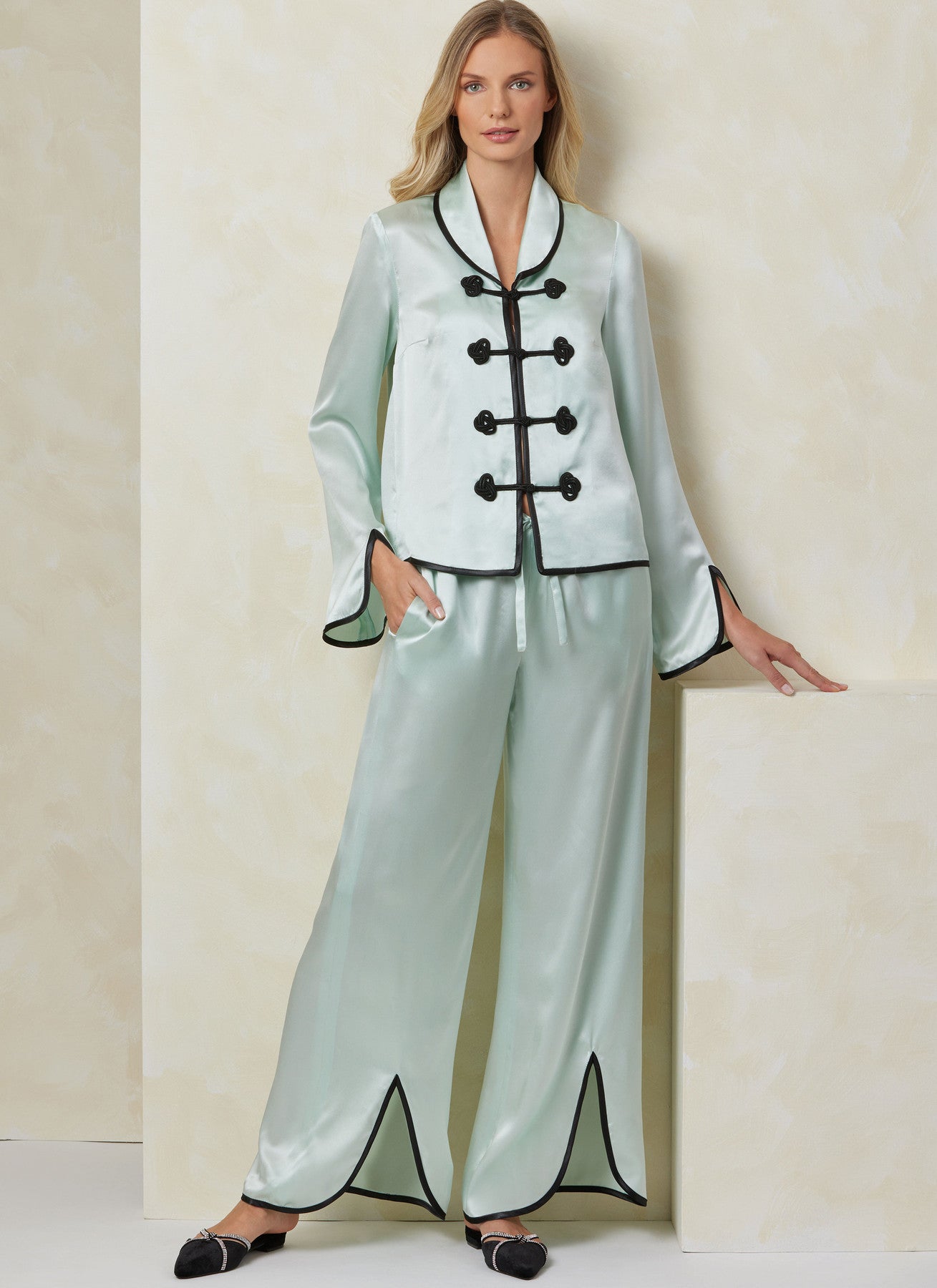Vogue Pattern V2099 Misses' Sleepwear
