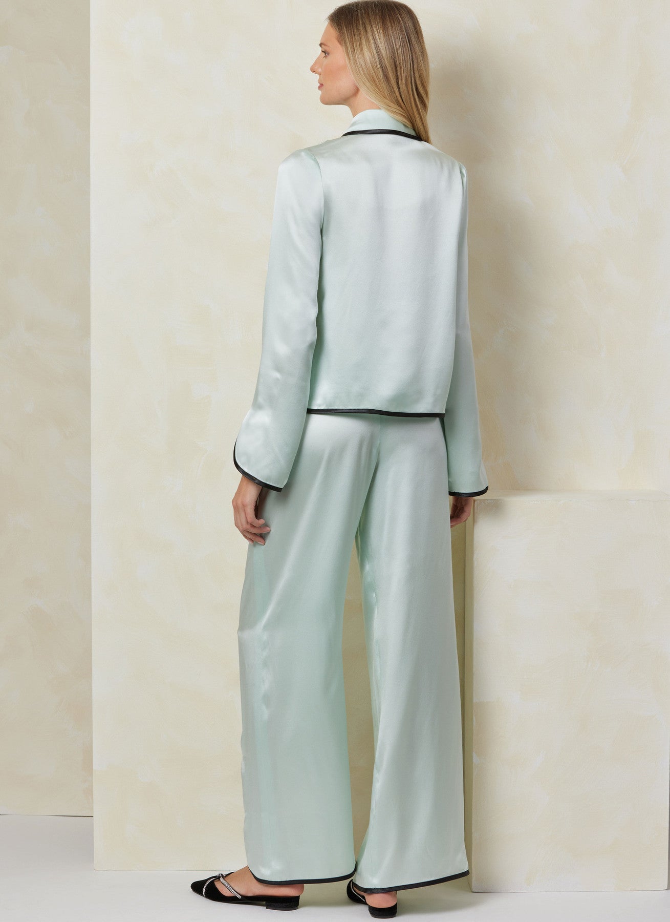 Vogue Pattern V2099 Misses' Sleepwear