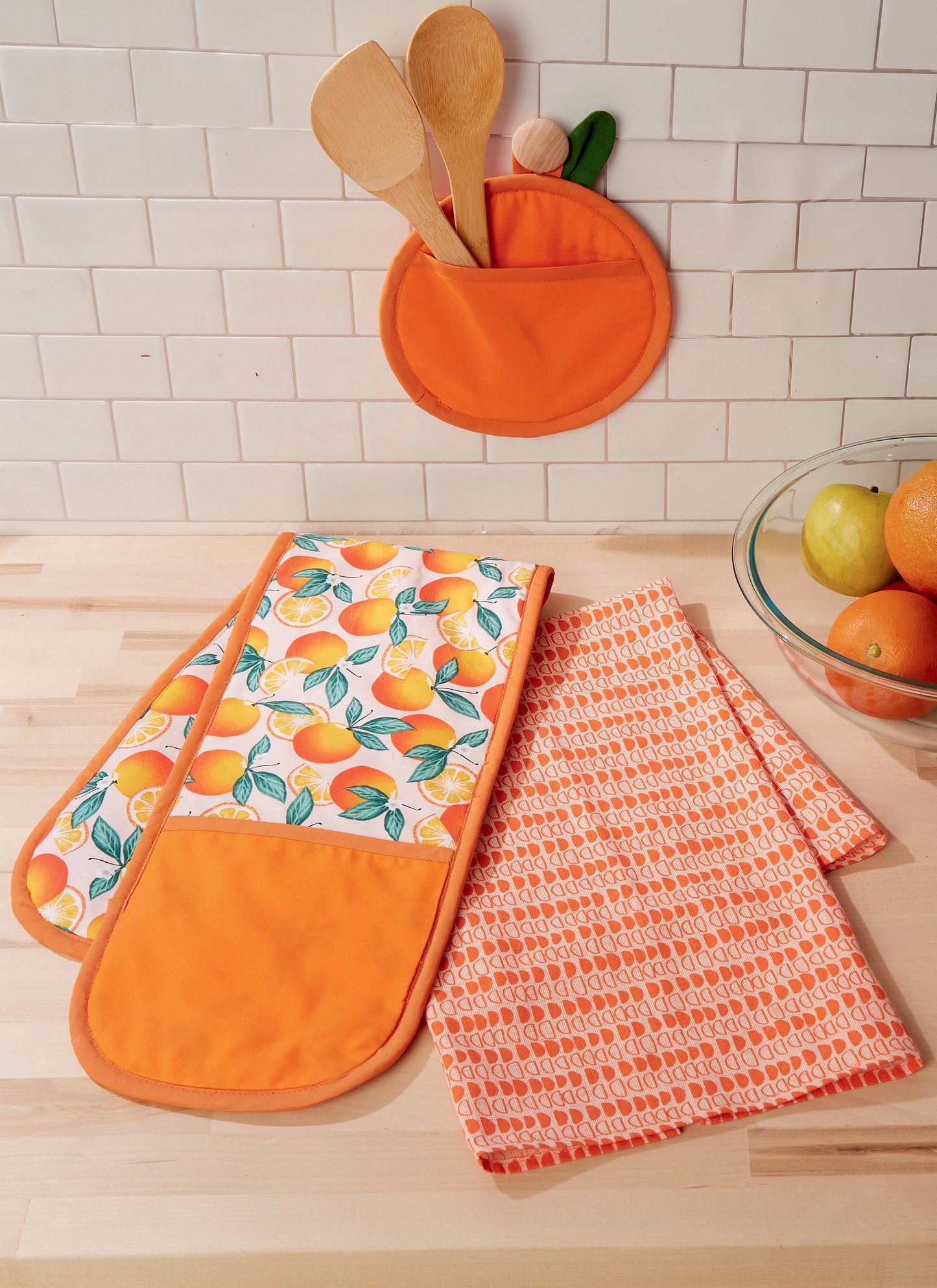 McCall's Pattern 8234 Children's and Misses' Aprons, Potholders and Tea Towel