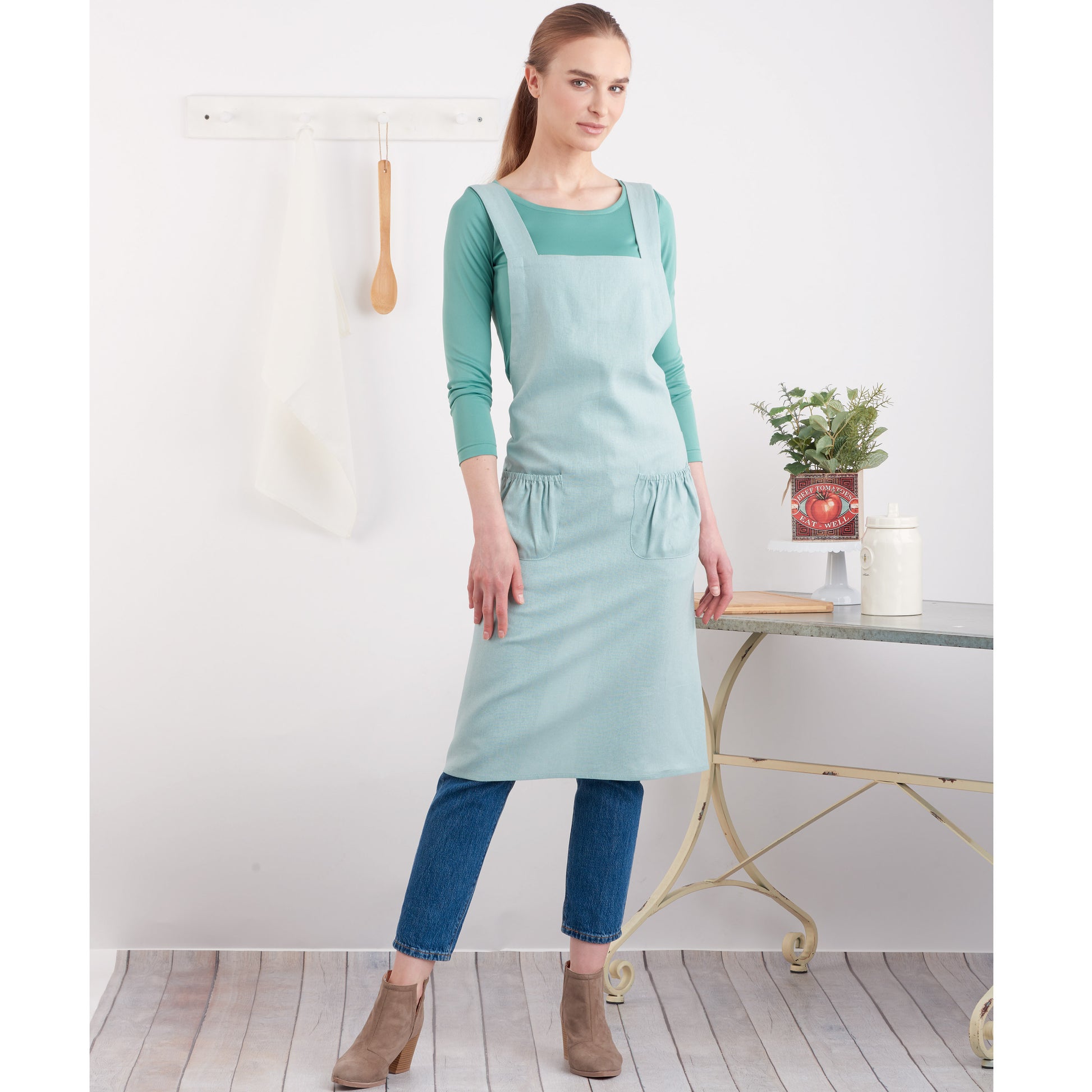 Simplicity Pattern S9436 Adults' & Children's Aprons