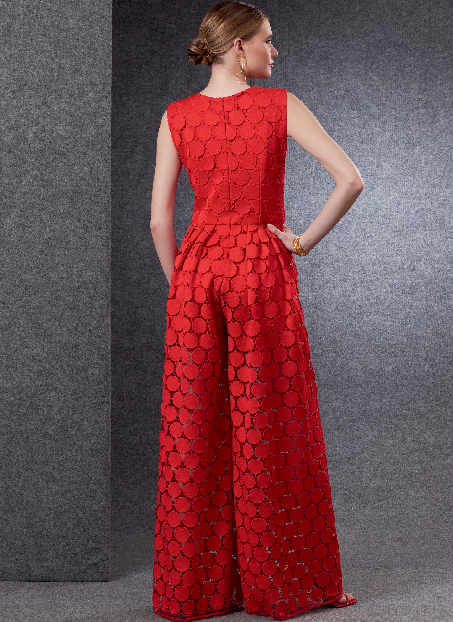 Voguepattern V1806  Misses' & Misses' Petite Jumpsuit