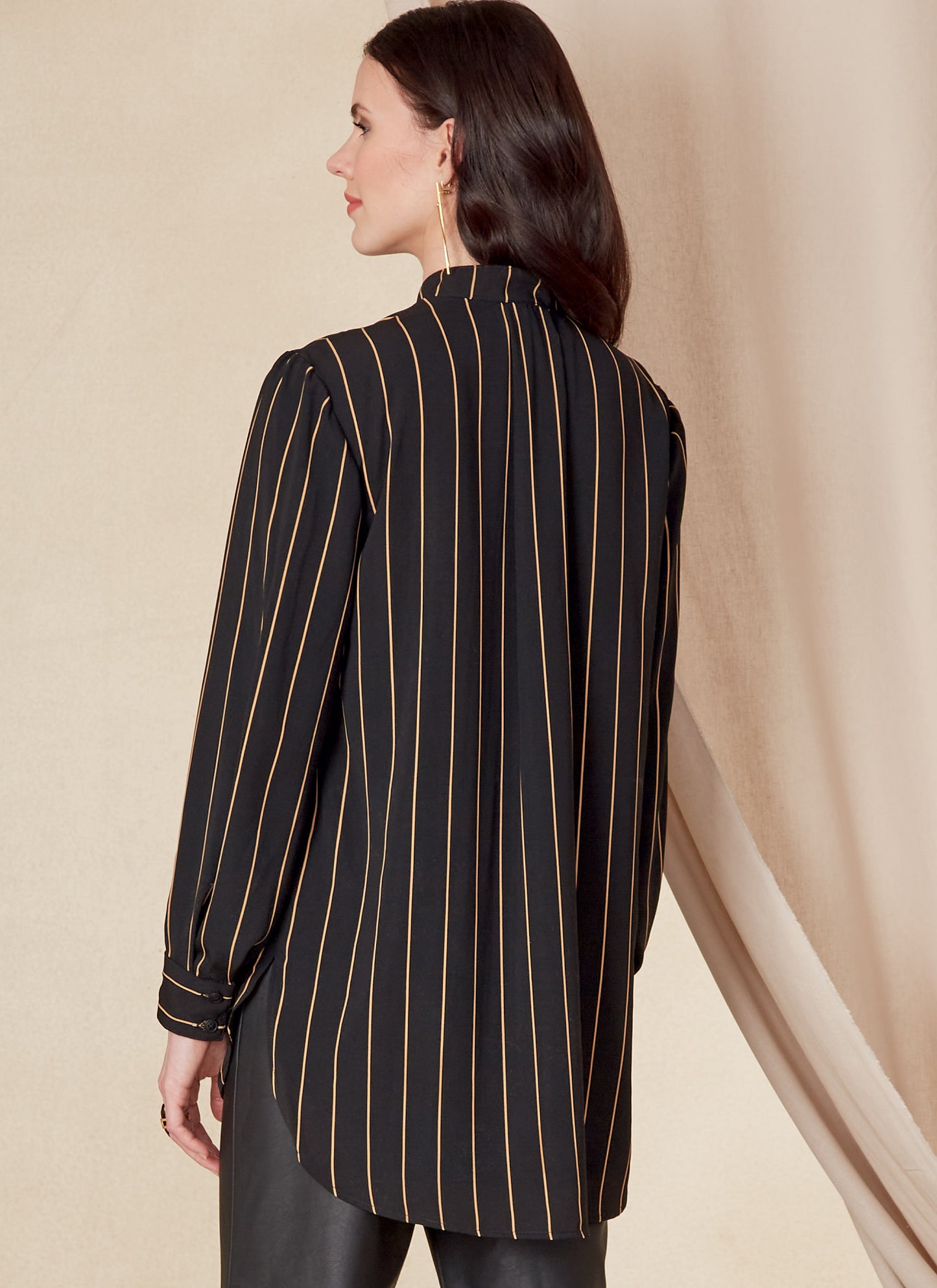 Voguepattern V1823  Misses' and Misses' Petite Shirt