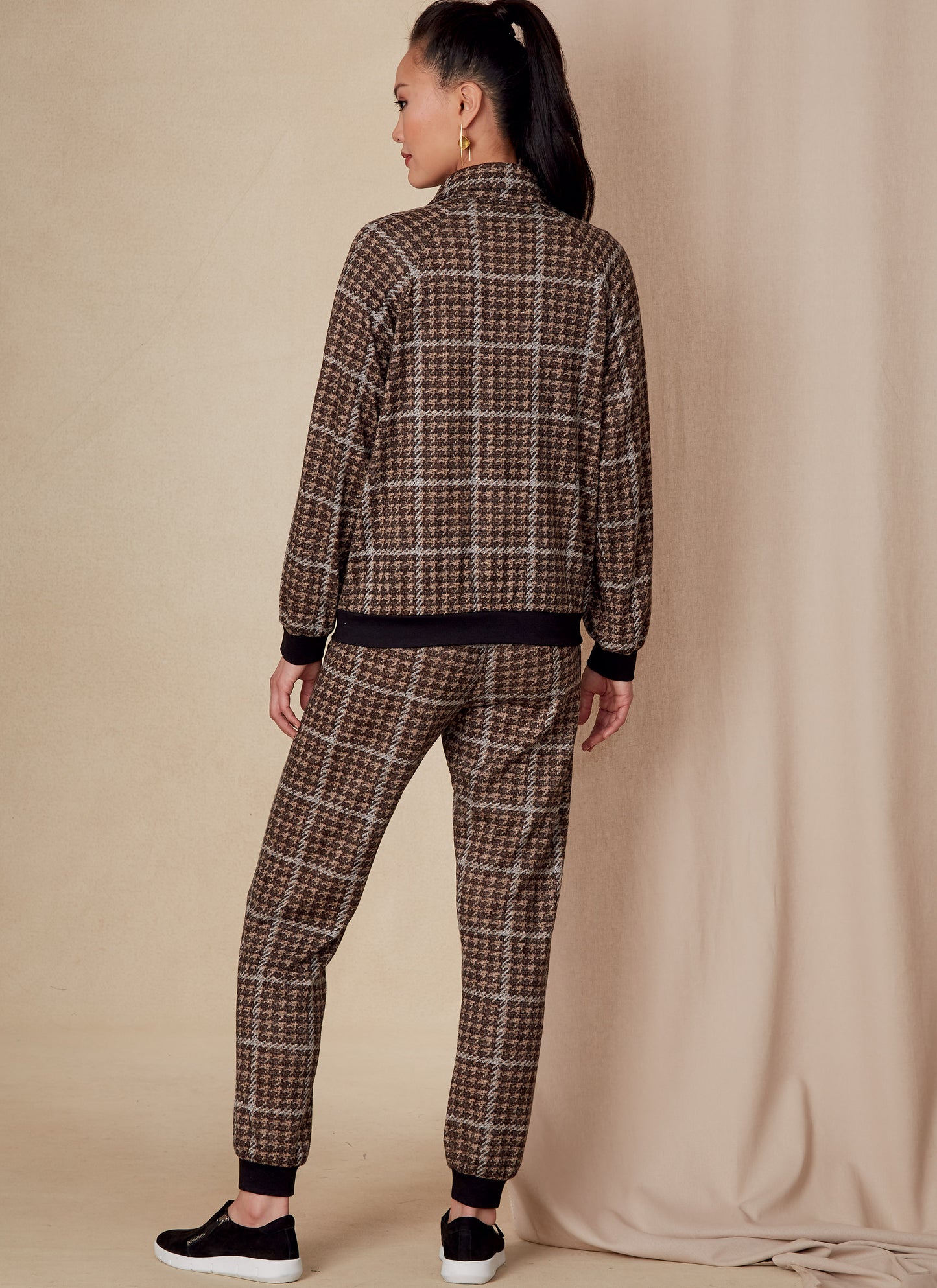 Voguepattern V183Misses' and Misses' Petite Jacket and Pants